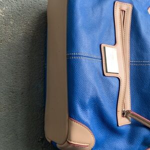 Pretty royal blue. Soft leather bag hammer finish.